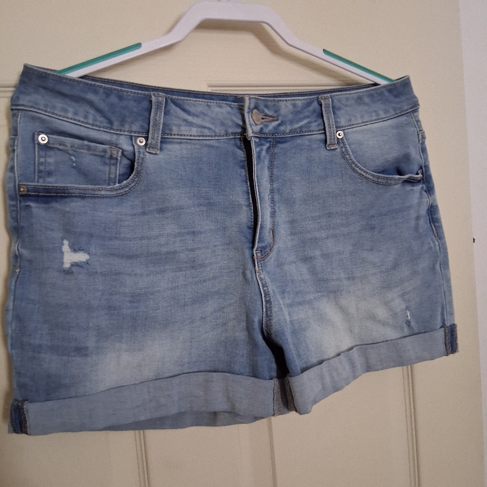 Time and Tru Mid-Rise Jean Shorts with One Button Size 12